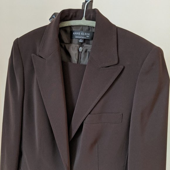 2-Piece Classic Brown Suit - Picture 1 of 6